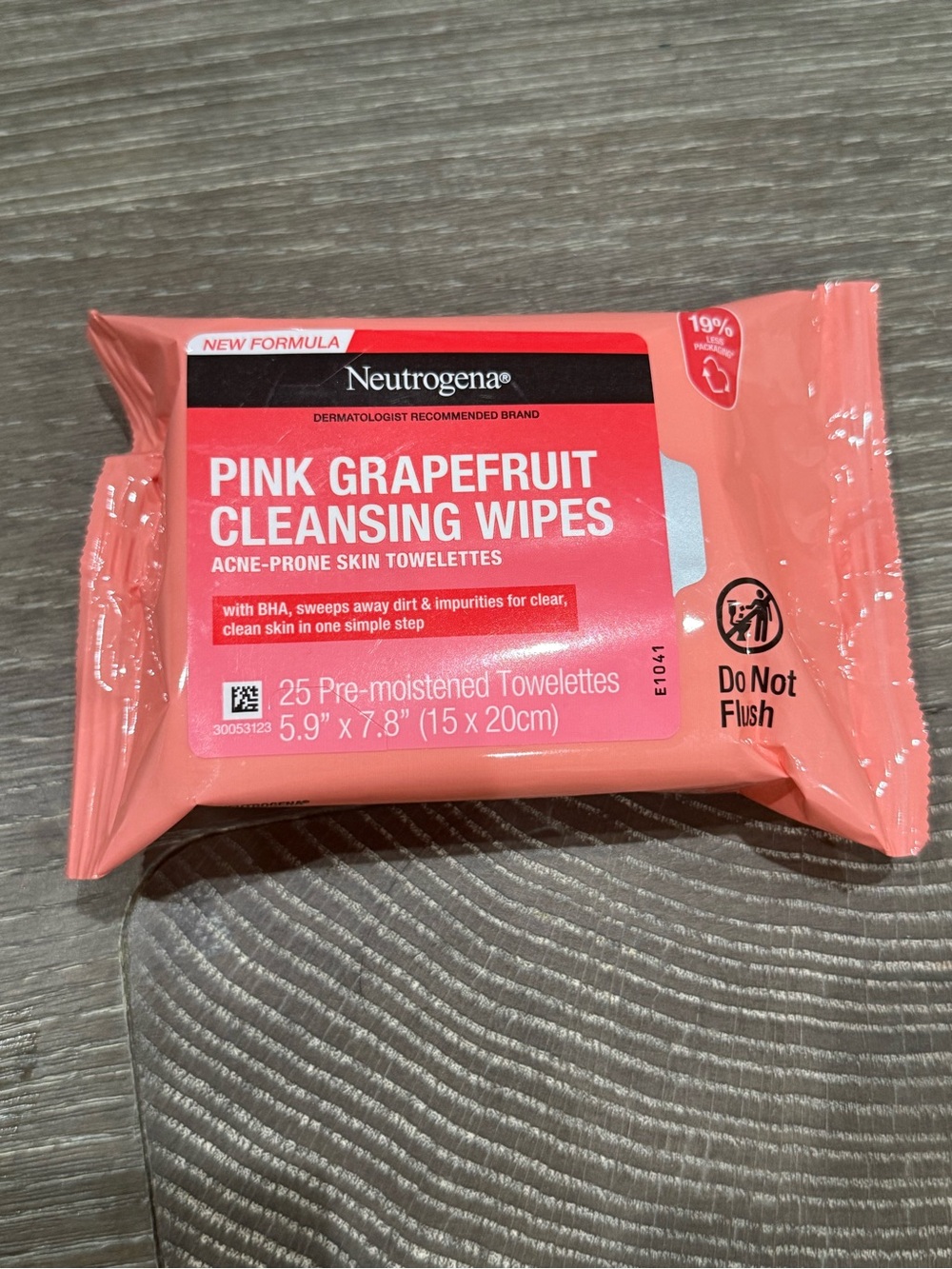NWT Neutrogena Pink Grapefruit Cleansing Towelettes Pack of 25 towelettes